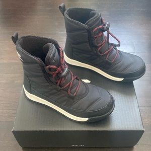 Youth Sz 1 Black waterproof nylon upper, faux fur collar and microfleece lining